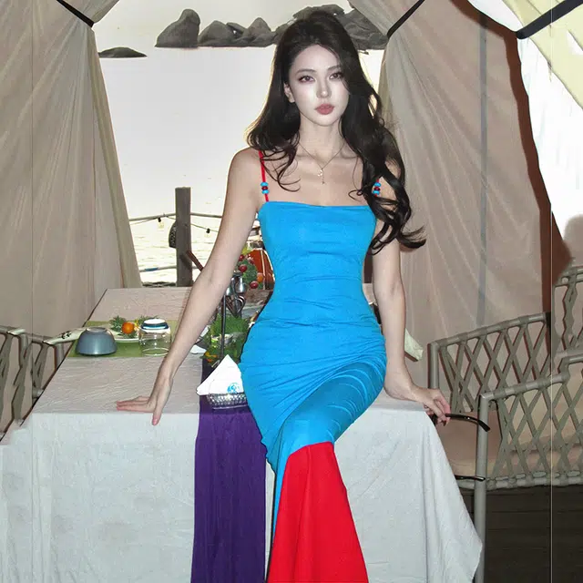 小菊川栗 舒适修身百搭简约时尚吊带连衣裙 女款 红蓝拼色