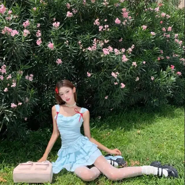 小菊川栗 设计感褶皱别致不规则简约吊带连衣裙 女款 蓝色