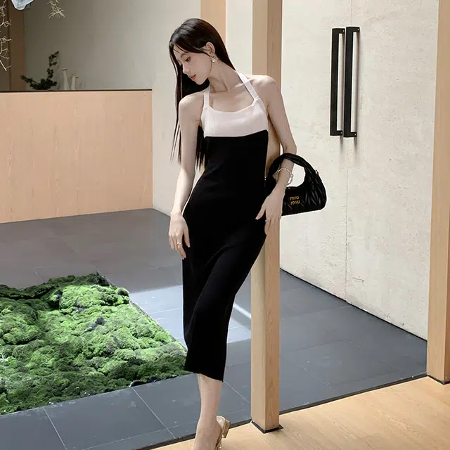 小菊川栗 法式高级感挂脖撞色露背包臀性感纯欲气质修身吊带连衣裙 女款 黑色