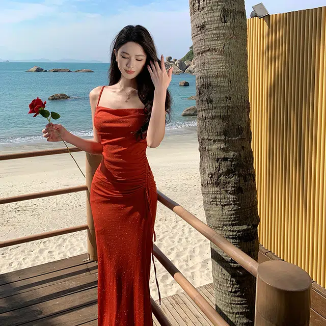 小菊川栗 精致主义温柔气质收腰交叠吊带连衣裙 女款 落日红