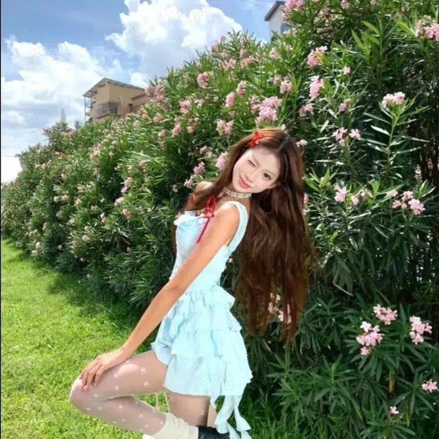 小菊川栗 设计感褶皱别致不规则简约吊带连衣裙 女款 蓝色