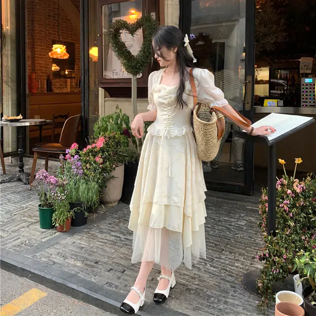 小菊川栗 方领法式名媛风收腰气质设计感公主蛋糕裙短袖连衣裙 女款 杏色