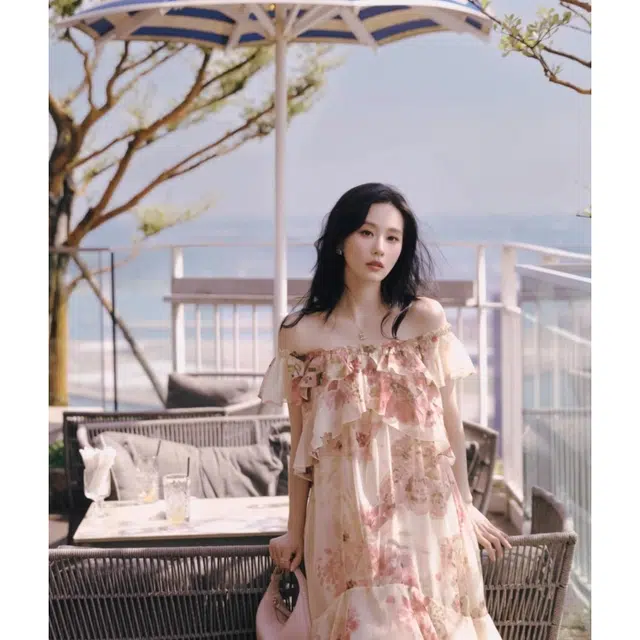 小菊川栗 学院风时尚休闲潮流甜辣穿搭夏季法式碎花一字露肩裙女夏气质荷叶边飘逸度假长裙子连衣裙 女款
