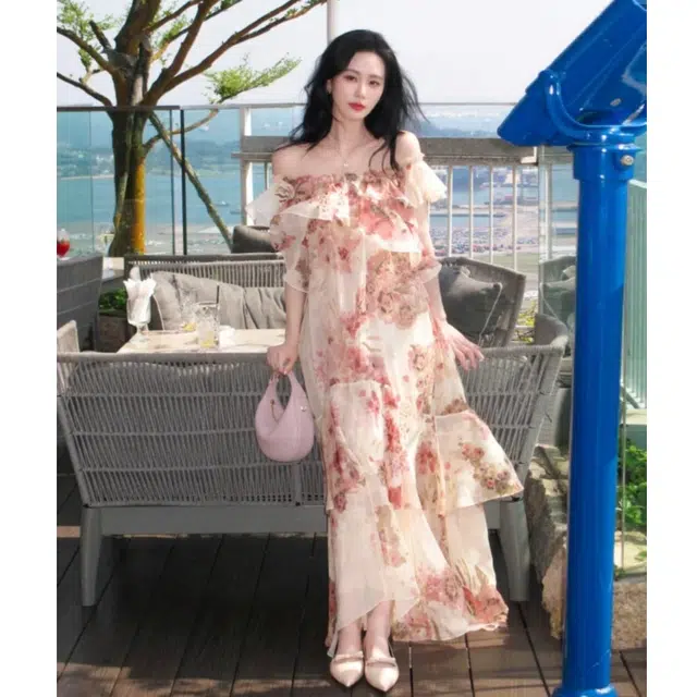 小菊川栗 学院风时尚休闲潮流甜辣穿搭夏季法式碎花一字露肩裙女夏气质荷叶边飘逸度假长裙子连衣裙 女款