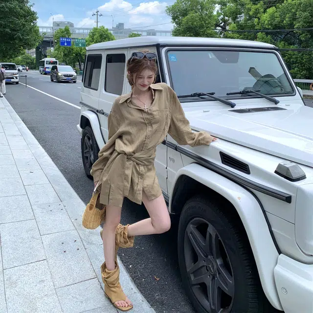 小菊川栗 纯色宽松适中翻领长袖衬衫 女款