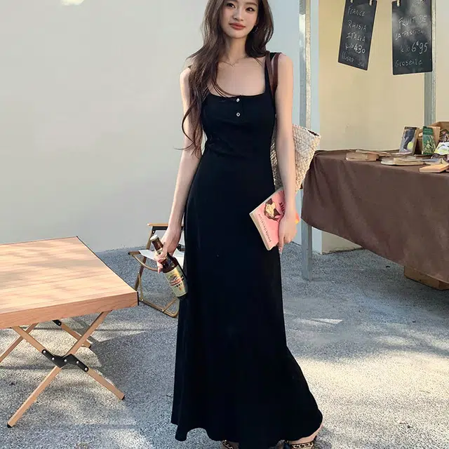 小菊川栗 时尚设计气质高级感吊带连衣裙 女款