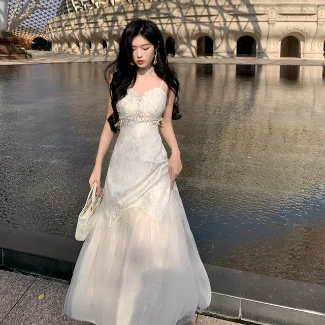 小菊川栗 学院风时尚休闲潮流甜辣穿搭月光与诗法式绝美珠链提花拼接显瘦吊带连衣裙 女款 白色