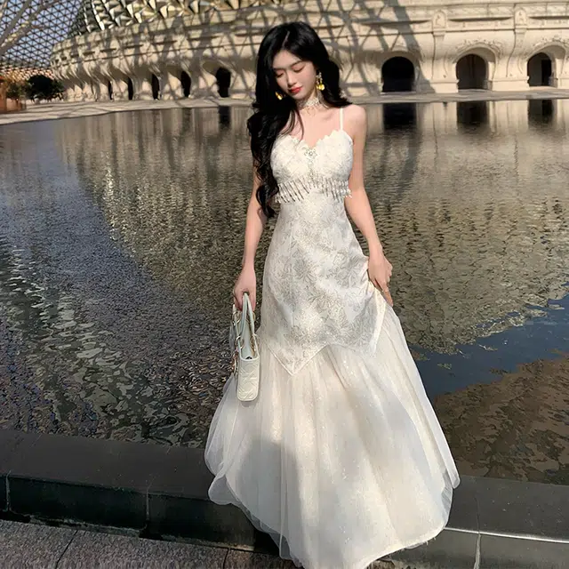 小菊川栗 学院风时尚休闲潮流甜辣穿搭月光与诗法式绝美珠链提花拼接显瘦吊带连衣裙 女款 白色