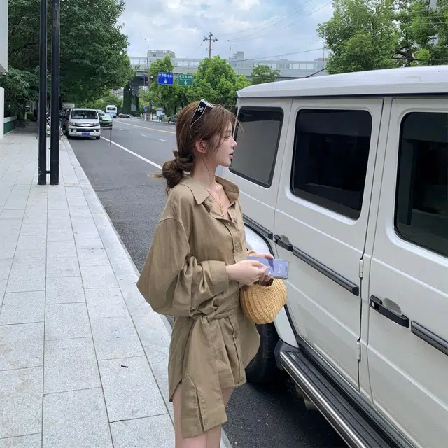 小菊川栗 纯色宽松适中翻领长袖衬衫 女款