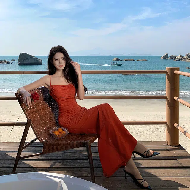 小菊川栗 精致主义温柔气质收腰交叠吊带连衣裙 女款 落日红