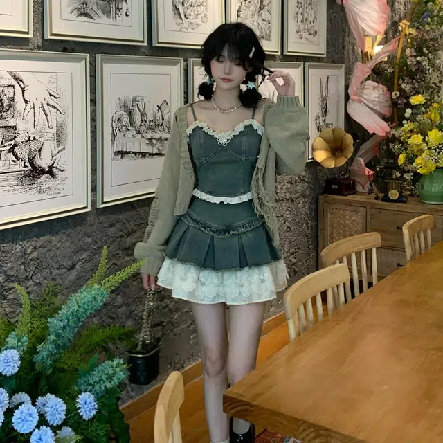 小菊川栗 学院风时尚休闲潮流甜辣穿搭绘漫甜酷辣妹风牛仔花边吊带上衣剪花拼接半裙裙装套装 女款