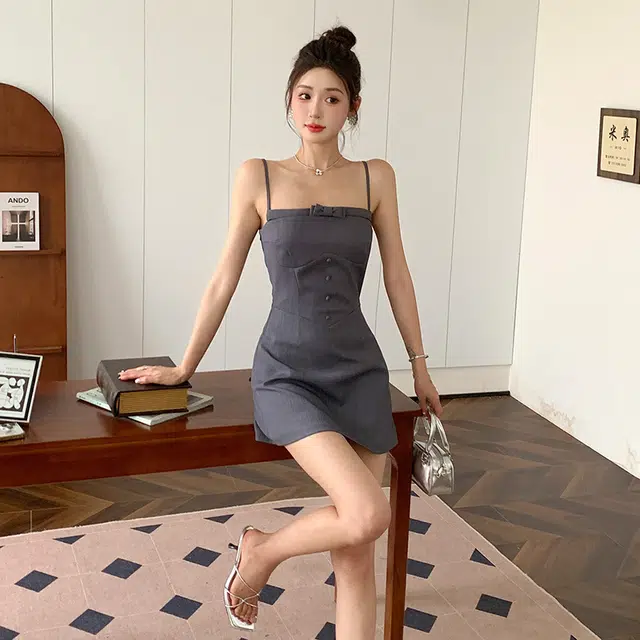 小菊川栗 时尚简约舒适百搭纯色吊带连衣裙 女款 灰色