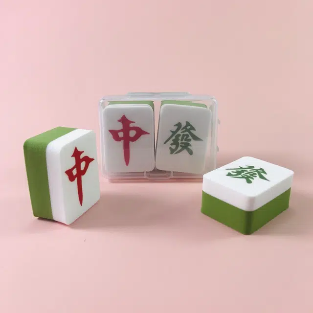 顽顽 创意红中麻将粉扑遇水变大拼色方块发财美妆蛋化妆工具盒装
