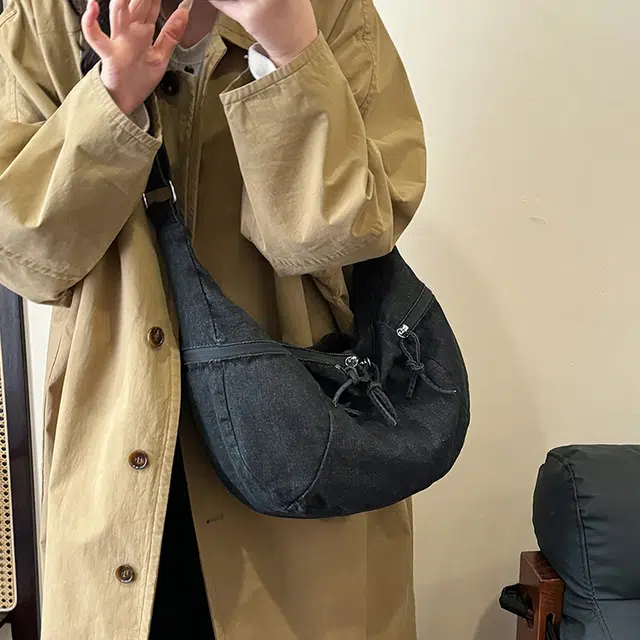 雅鹿 休闲复古慵懒风水洗做旧牛仔饺子包女大容量小众时尚百搭大学生上课通勤托特包 帆布 斜挎包单肩包 常规 女款 深蓝/浅蓝/黑色