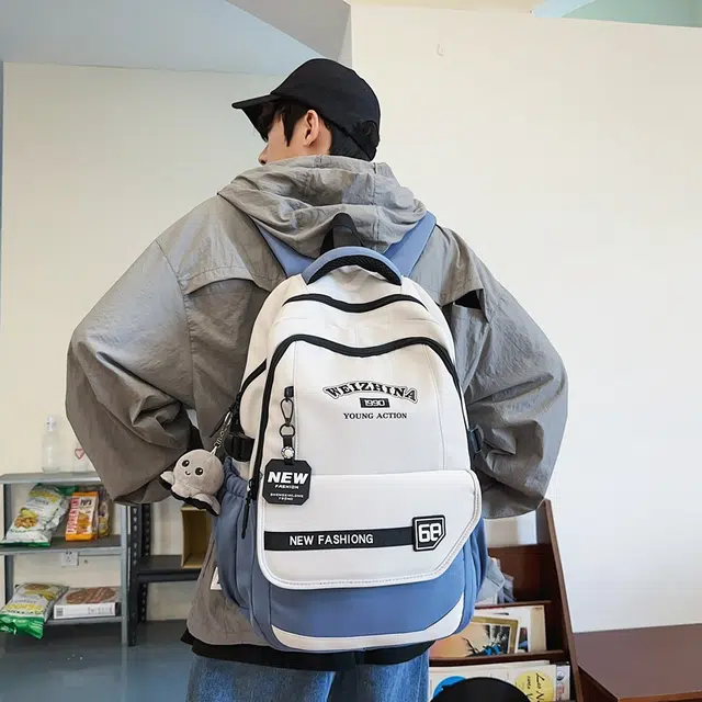 雅鹿 都市时尚青春活力设计小玩偶装饰书包旅行包 尼龙 双肩包 常规 男女同款情侣款 多色