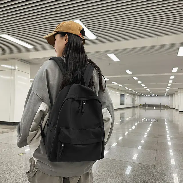 雅鹿 日韩系纯色极简风无印初高中大学生书包轻便旅行 尼龙 双肩包 男女同款情侣款 多色