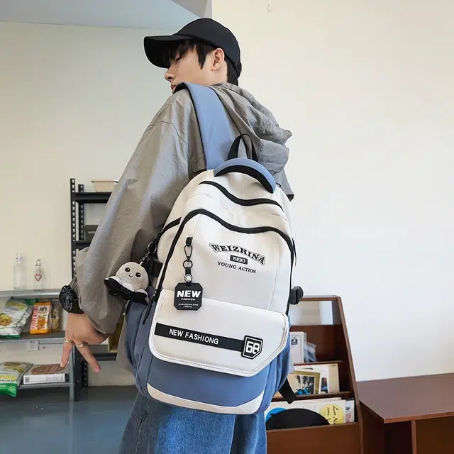 雅鹿 都市时尚青春活力设计小玩偶装饰书包旅行包 尼龙 双肩包 常规 男女同款情侣款 多色