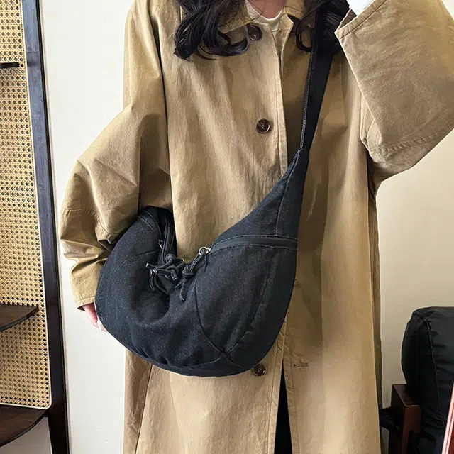 雅鹿 休闲复古慵懒风水洗做旧牛仔饺子包女大容量小众时尚百搭大学生上课通勤托特包 帆布 斜挎包单肩包 常规 女款 深蓝/浅蓝/黑色