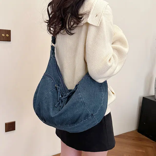 雅鹿 休闲复古慵懒风水洗做旧牛仔饺子包女大容量小众时尚百搭大学生上课通勤托特包 帆布 斜挎包单肩包 常规 女款 深蓝/浅蓝/黑色