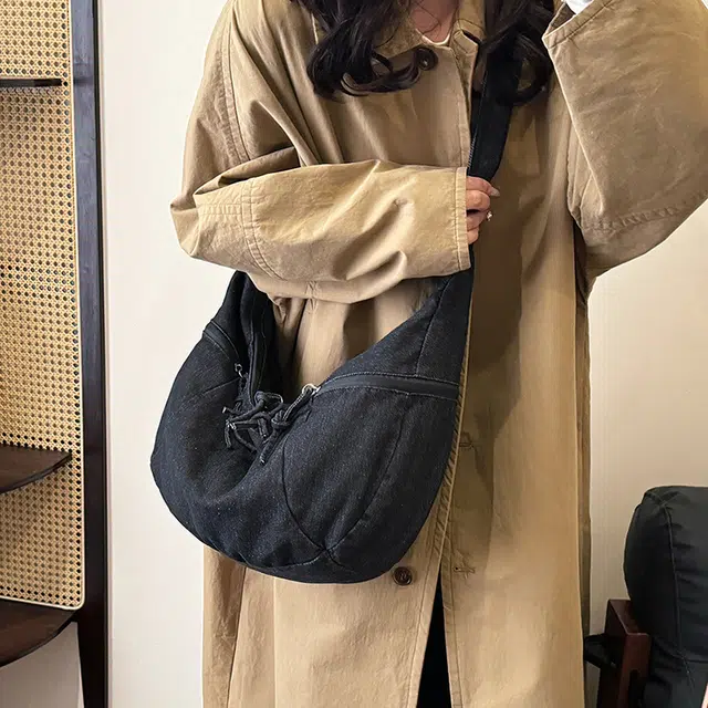 雅鹿 休闲复古慵懒风水洗做旧牛仔饺子包女大容量小众时尚百搭大学生上课通勤托特包 帆布 斜挎包单肩包 常规 女款 深蓝/浅蓝/黑色