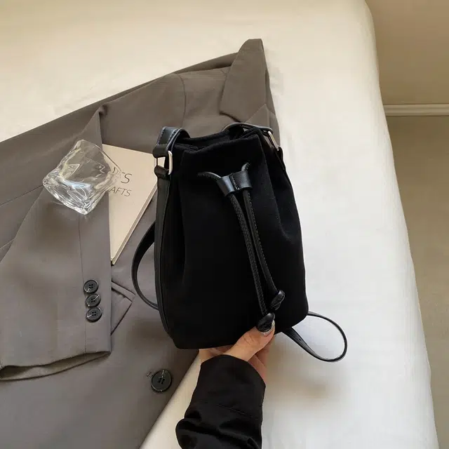 雅鹿 秋冬季手机包小众抽绳水桶包百搭斜挎包 麂皮绒 单肩包 常规 女款 棕色/黑色