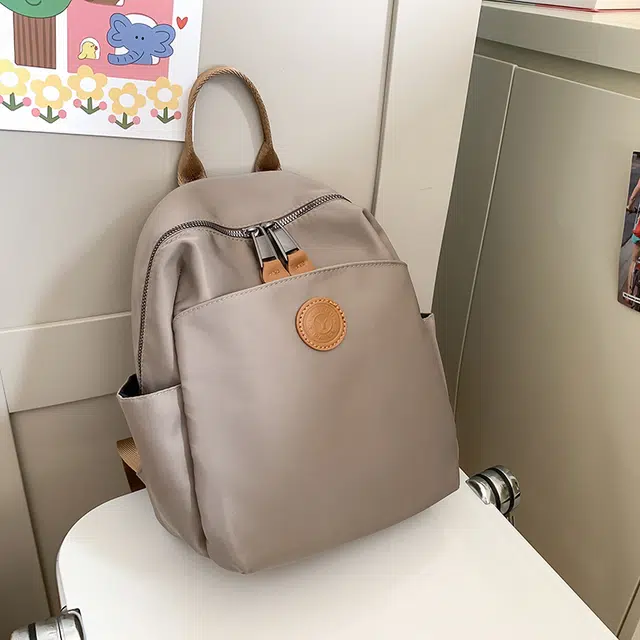 雅鹿 小众旅行轻便户外徒步通勤时尚休闲 尼龙 双肩包 常规 女款 灰色/黑色/咖啡色