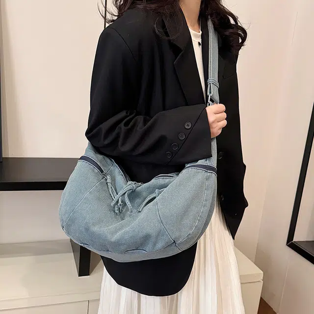 雅鹿 休闲复古慵懒风水洗做旧牛仔饺子包女大容量小众时尚百搭大学生上课通勤托特包 帆布 斜挎包单肩包 常规 女款 深蓝/浅蓝/黑色