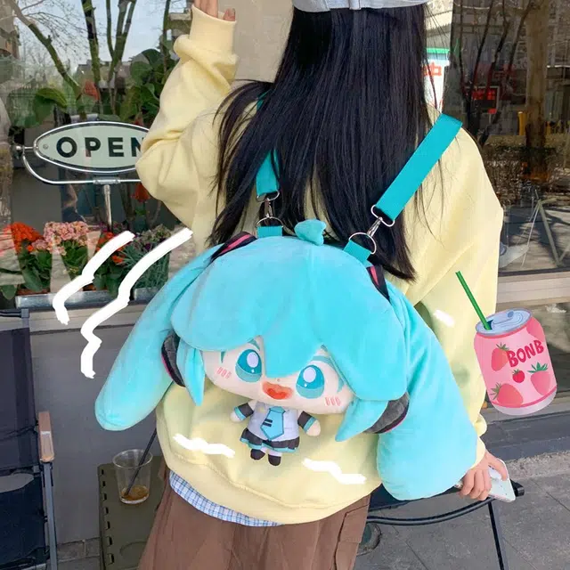 雅鹿 卡通可爱初音未来人物娃偶大容量大头玩偶简约小众不撞款二次元百搭出行旅游背包 毛绒 双肩包 女款 蓝色