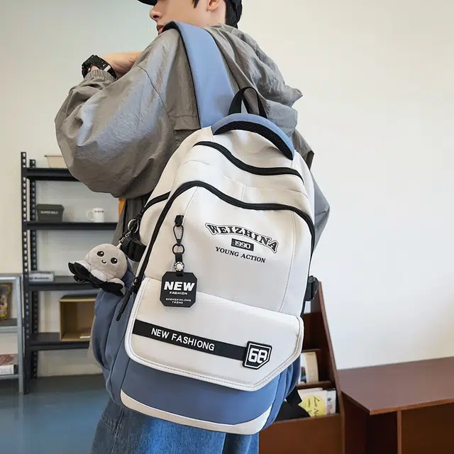 雅鹿 都市时尚青春活力设计小玩偶装饰书包旅行包 尼龙 双肩包 常规 男女同款情侣款 多色