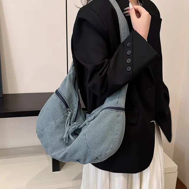 雅鹿 休闲复古慵懒风水洗做旧牛仔饺子包女大容量小众时尚百搭大学生上课通勤托特包 帆布 斜挎包单肩包 常规 女款 深蓝/浅蓝/黑色