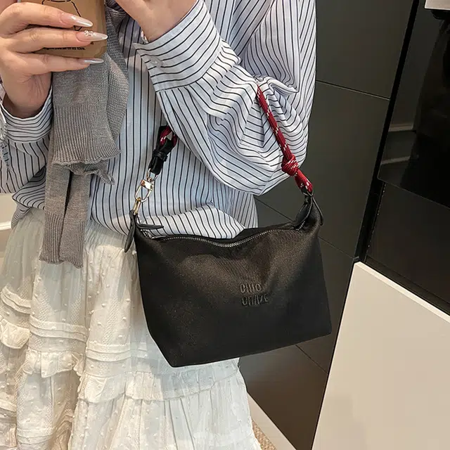 雅鹿 简约小众设计纯色通勤 尼龙布 单肩包 女款 白色/黑色