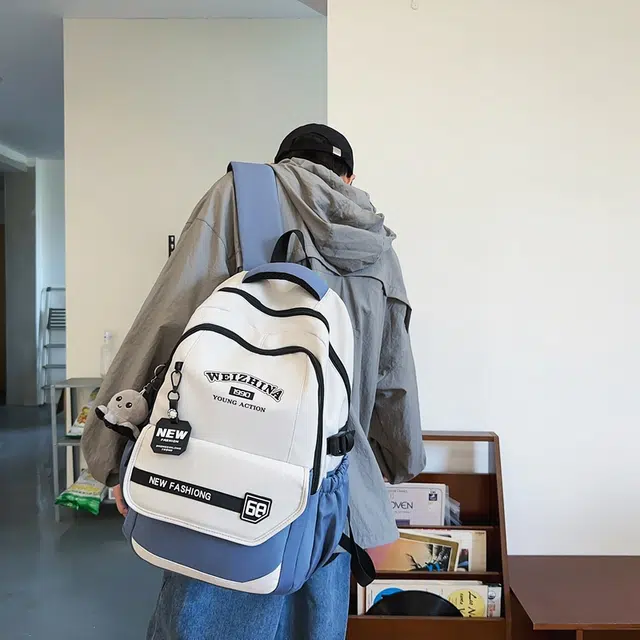 雅鹿 都市时尚青春活力设计小玩偶装饰书包旅行包 尼龙 双肩包 常规 男女同款情侣款 多色