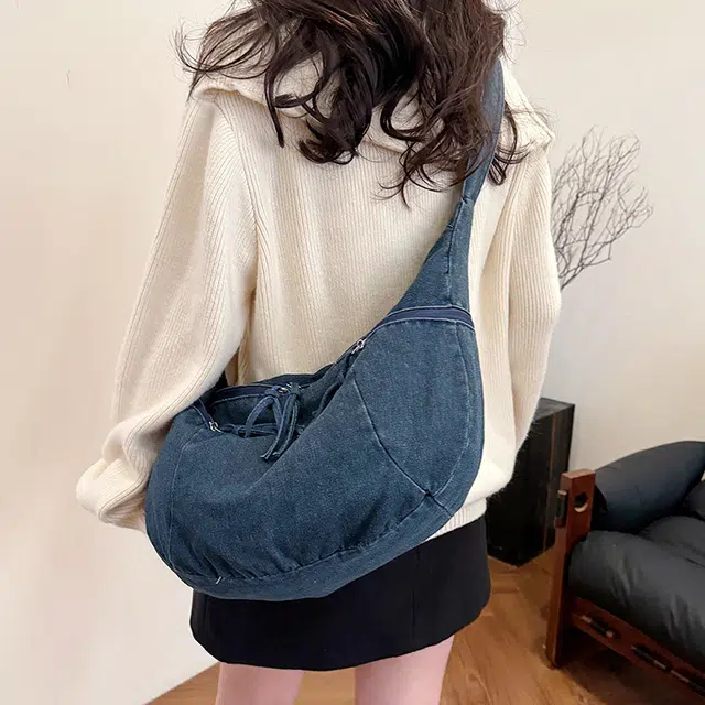 雅鹿 休闲复古慵懒风水洗做旧牛仔饺子包女大容量小众时尚百搭大学生上课通勤托特包 帆布 斜挎包单肩包 常规 女款 深蓝/浅蓝/黑色