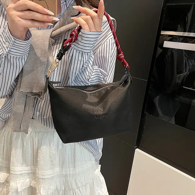雅鹿 简约小众设计纯色通勤 尼龙布 单肩包 女款 白色/黑色