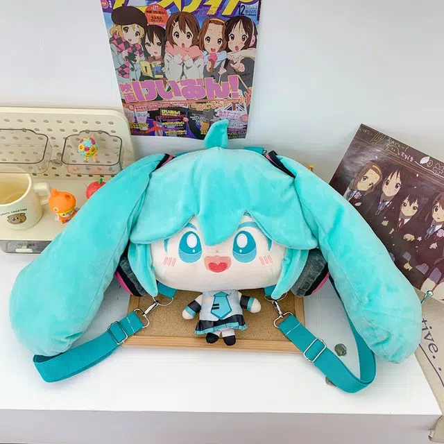 雅鹿 卡通可爱初音未来人物娃偶大容量大头玩偶简约小众不撞款二次元百搭出行旅游背包 毛绒 双肩包 女款 蓝色