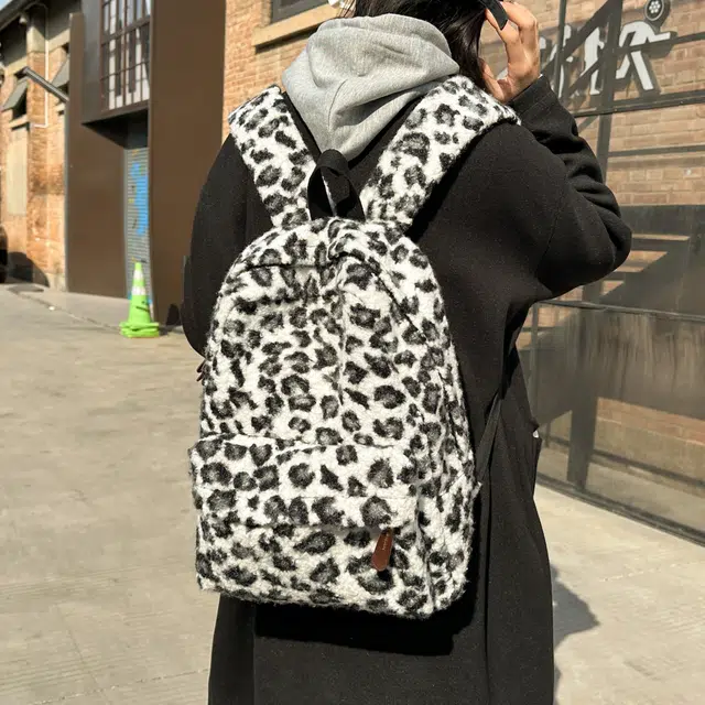 雅鹿 秋冬豹纹毛茸茸背包大学生小众设计高级质感复古休闲旅行出游通勤百搭书包 毛绒 双肩包 常规 女款 白色/黑色/棕色