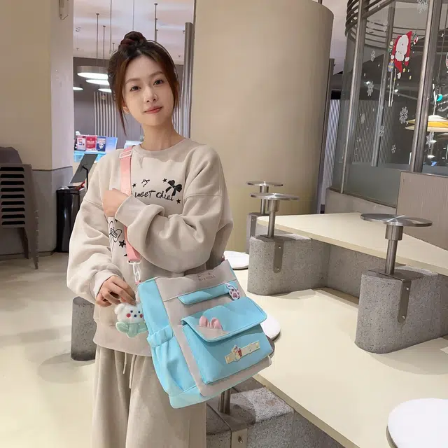 雅鹿 小众青春校园风金属扣小玩偶装饰时尚百搭大容量多隔层斜挎包日常使用通勤包 尼龙 单肩包 常规 女款 多色