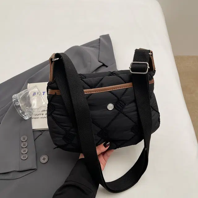 雅鹿 绣线菱格轻便休闲 帆布 帆布包单肩包 常规 女款 黑色/卡其色/咖色/绿色/米白色