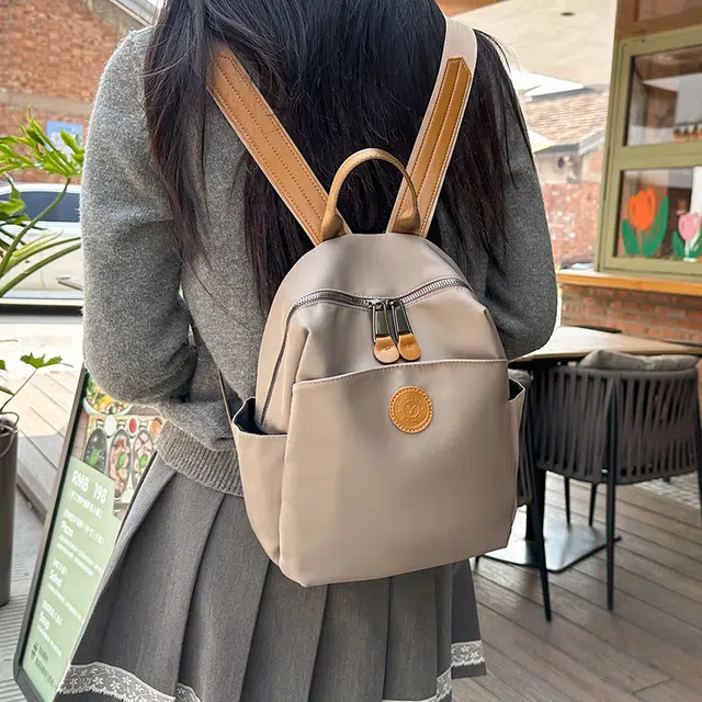 雅鹿 小众旅行轻便户外徒步通勤时尚休闲 尼龙 双肩包 常规 女款 灰色/黑色/咖啡色