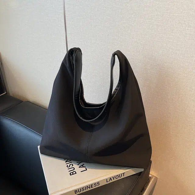 雅鹿 复古时尚小众休闲通勤水桶包百搭好看法式风 布 手提单肩包 常规 女款 黑色