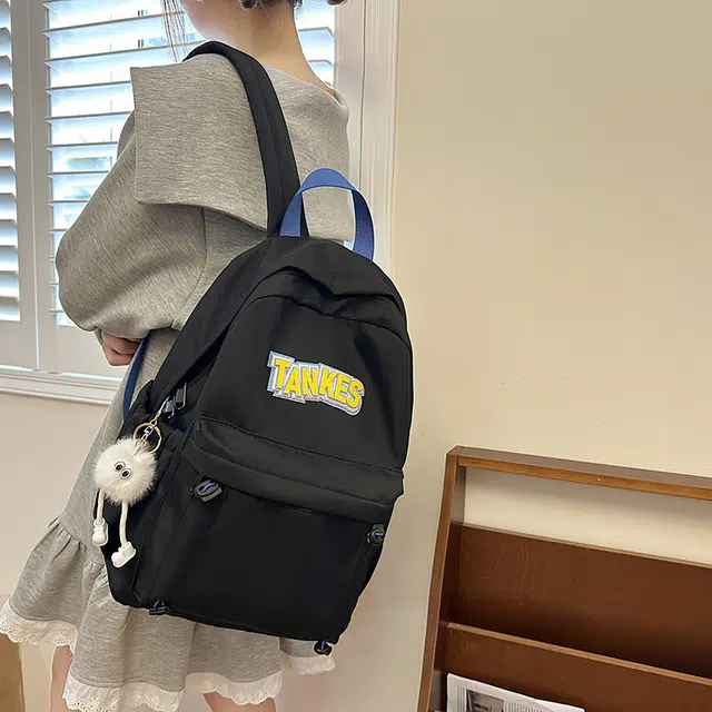 木木兔 轻便减压书包女高中生大容量减负初中小学生  经典时尚小众设计 高级感 休闲拉链开合  牛津纺 双肩包 常规 黑色