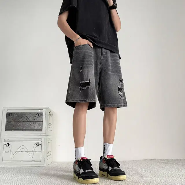 木木兔 美式复古做旧水洗破洞潮牌休闲小众时尚百搭设计感宽松直筒牛仔短裤 男款
