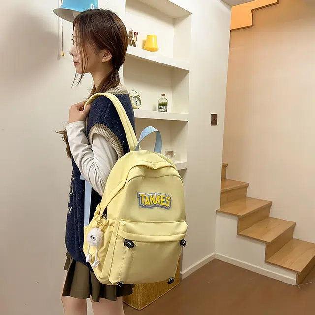 木木兔 轻便减压书包女高中生大容量减负初中小学生  经典时尚小众设计 高级感 休闲拉链开合  牛津纺 双肩包 常规 黑色