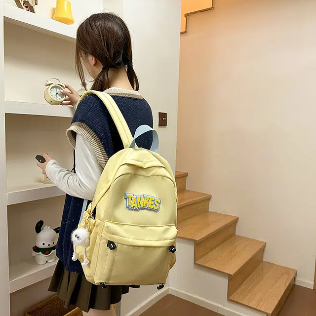 木木兔 轻便减压书包女高中生大容量减负初中小学生  经典时尚小众设计 高级感 休闲拉链开合  牛津纺 双肩包 常规 黑色