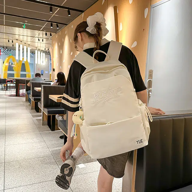 木木兔 超大容量书包女初中生减负高中生 小学生轻便背包 经典时尚小众设计 高级感 休闲拉链开合  尼龙布 双肩包 常规 米白色