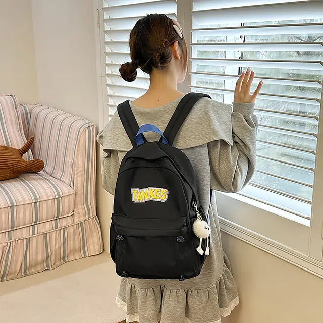 木木兔 轻便减压书包女高中生大容量减负初中小学生  经典时尚小众设计 高级感 休闲拉链开合  牛津纺 双肩包 常规 黑色