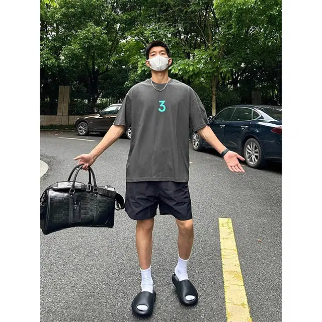 黑马漫画 薄款纯色百搭舒适休闲短裤 男女同款 乌黑
