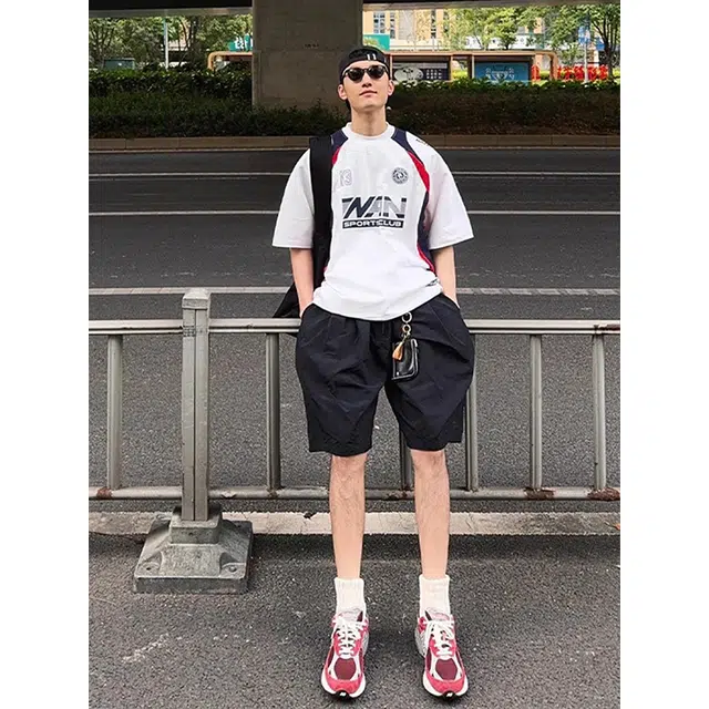 黑马漫画 外穿美式潮牌简约户外运动宽松直筒裤子美式潮牌潮流百搭中裤薄款速干五分裤休闲短裤 男女同款