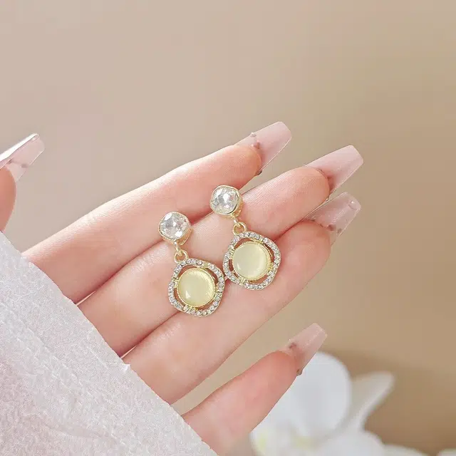 彤彤兔 百搭镶钻气质耳环女小众法式复古轻奢高级感简约耳饰 合金树脂 耳钉 女款