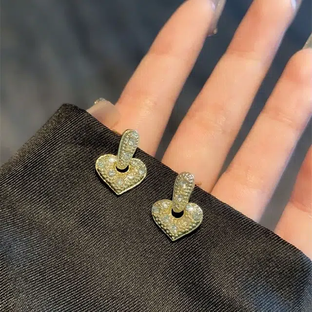 彤彤兔 百搭时尚爱心满钻耳环女高级感小众设计气质耳饰 合金 耳钉 女款